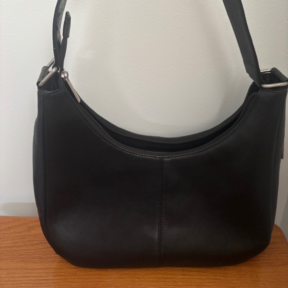 HOBO, CLASSIC LEATHER HANDBAG. BLACK. LIKE NEW CONDITION. LEDONNE.
